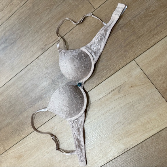 Elegant Lace Underwire Cream Padded Bra - Picture 4 of 6